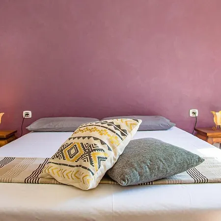 Casa Rossa, A Pochi Metri Dal Mare Iun Q1610 Cala Gonone