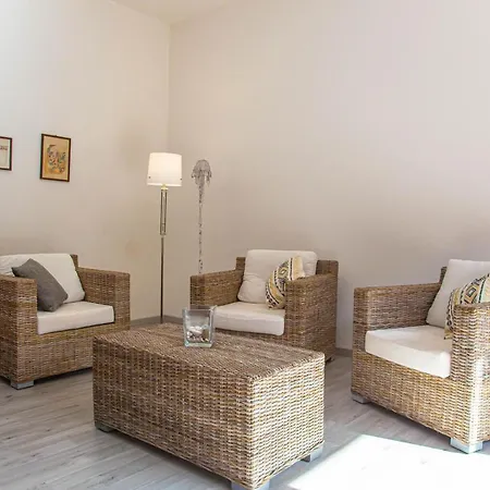 Casa Rossa, A Pochi Metri Dal Mare Iun Q1610 Cala Gonone